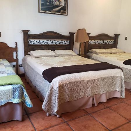 안티구아 과테말라 La Casa De La Alameda B&B 외부 사진