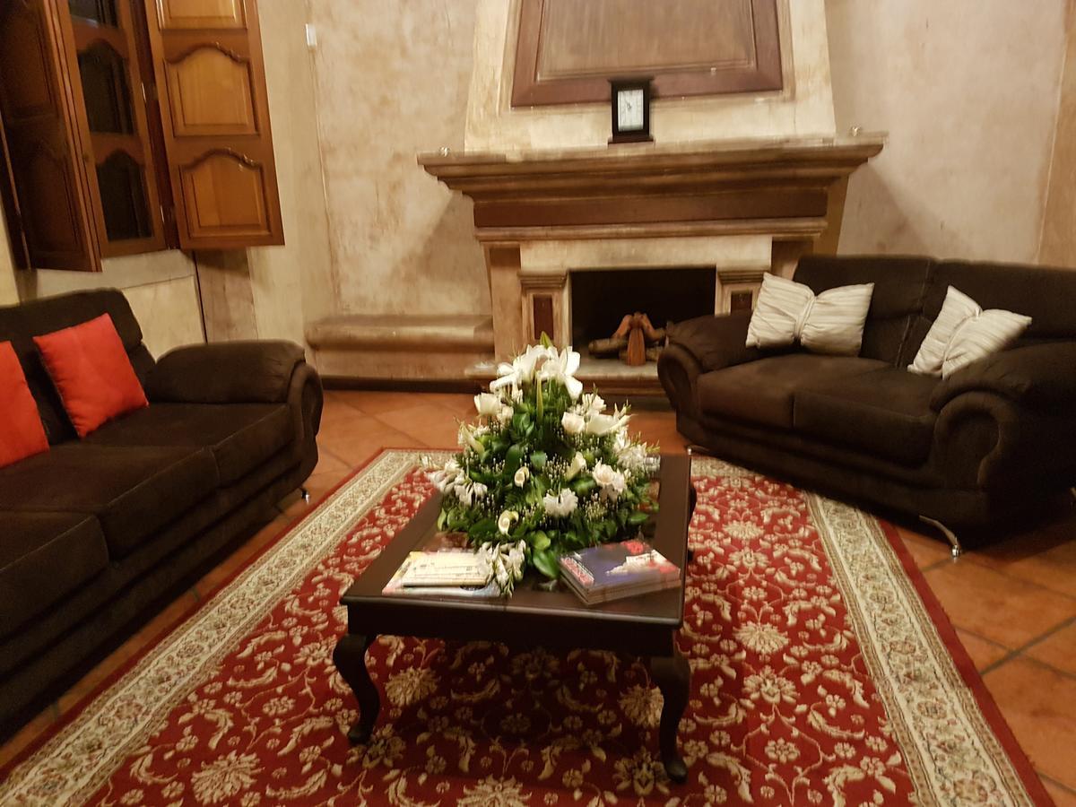 안티구아 과테말라 La Casa De La Alameda B&B 외부 사진