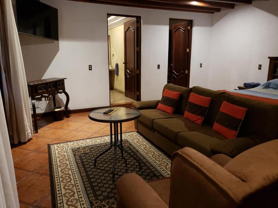 안티구아 과테말라 La Casa De La Alameda B&B 외부 사진
