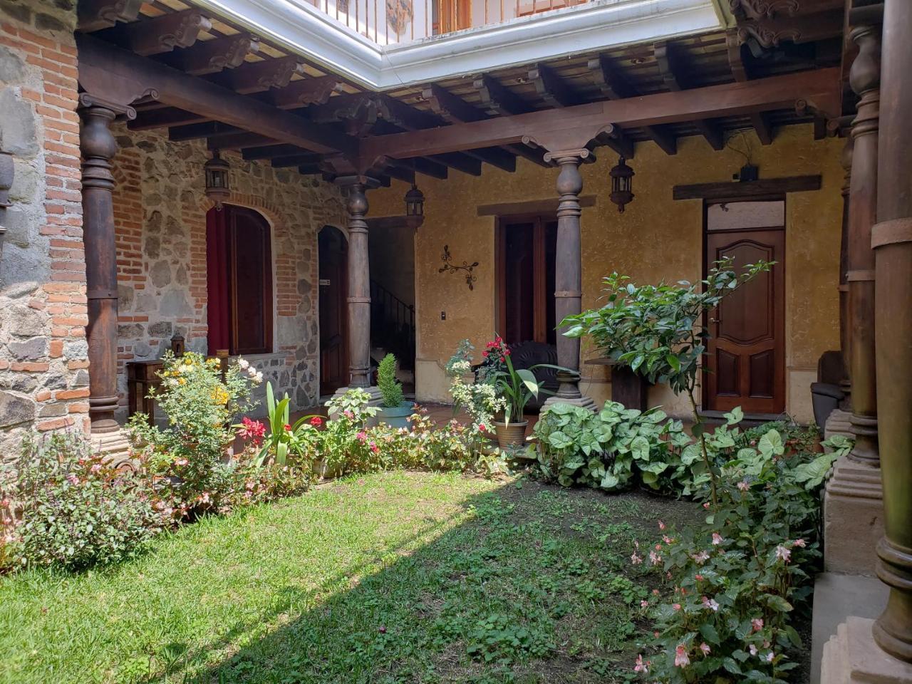 안티구아 과테말라 La Casa De La Alameda B&B 외부 사진